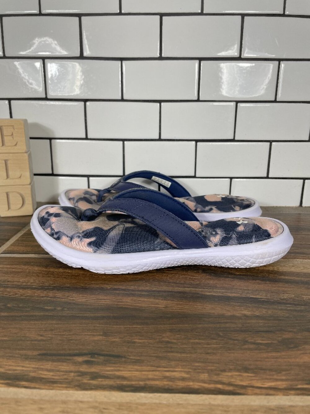 Under Armour UA Marbella VII Shoes Youth Girls Size 4Y Multicolor Thong Sandals